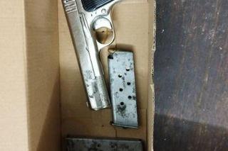 Akcja CBŚP w powiecie gdańskim. Broń i narkotyki zabezpieczone, dwaj mężczyźni zatrzymani