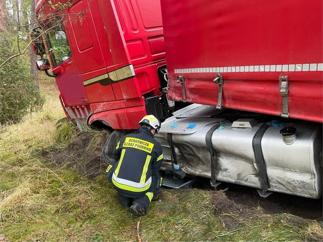 45-latek wjechał wprost pod nadjeżdżającą ciężarówkę! Tragedia w Bydgoszczy 