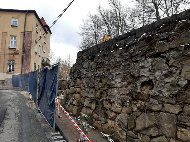 Wyburzony mur przy ul. św. Małgorzaty