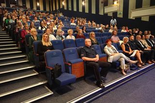 Kampania profilaktyczna Widzę-Rozmawiam-Reaguję kierowana jest i do dzieci, i do młodzieży, i do dorosłych