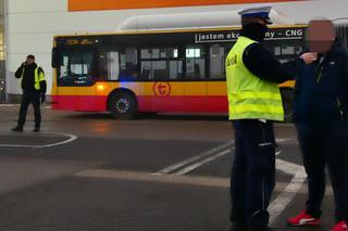 Pijany kierowca autobusu wsiadł za kółko i chciał odjechać. Zadziałały systemy bezpieczeństwa