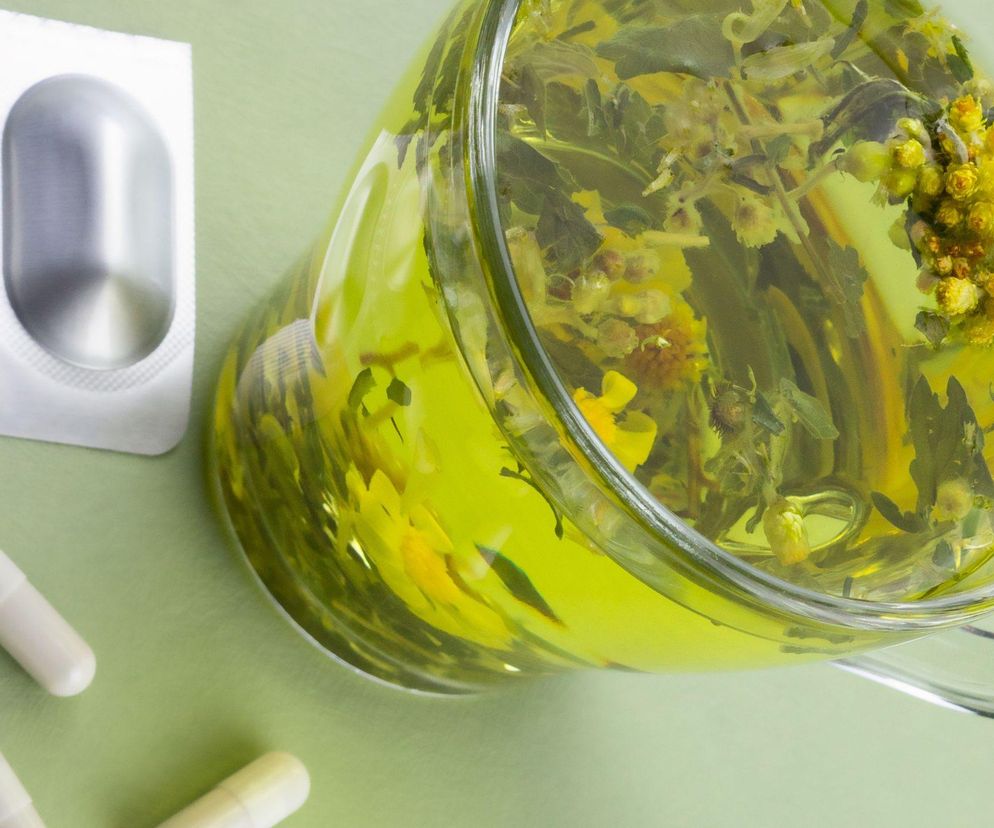 Tych leków nie łącz z zieloną herbatą! Bardziej zaszkodzi, niż pomoże