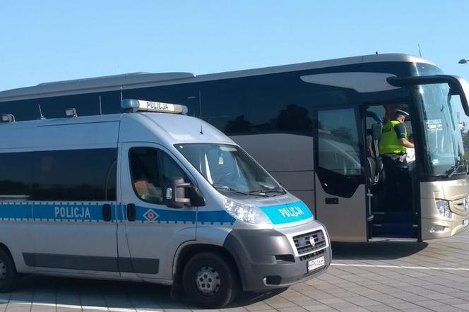 Policjanci z Gdańska rozpoczęli kontrole autokarów. Stały punkt znajduje się przy stadionie