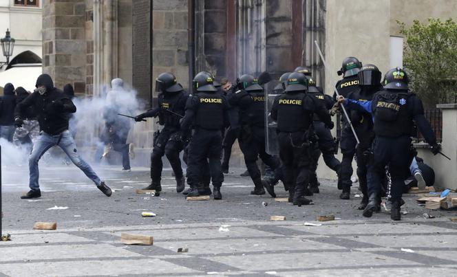 Protesty antymaseczkowców w Pradze