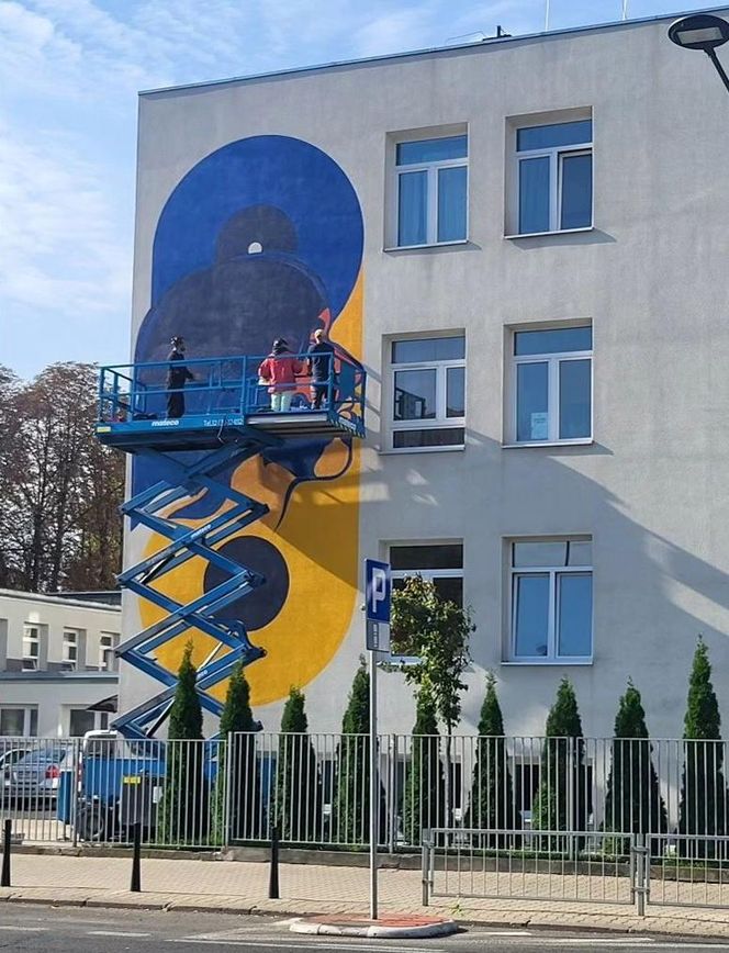 Nowy mural Czesława Niemena na murach Szkoły Podstawowej nr 168 na Saskiej Kępie