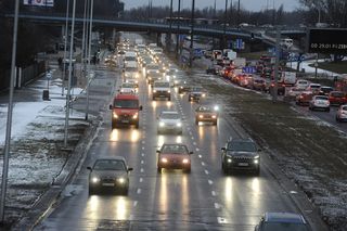 Będzie nowy podatek od samochodów spalinowych i SUV-ów. Wiceminister klimatu podał terminy