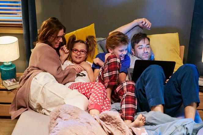 BrzydUla 2, odcinek 59 - opis, streszczenie: Ula i Marek udają przed dziećmi zgodne małżeństwo