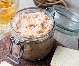 Pasta kanapkowa z łososiem. Wystarczą tylko 3 składniki