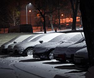 Kraków zasypany śniegiem. Armagedon na drogach. Ogromne utrudnienia w kursowaniu komunikacji miejskiej