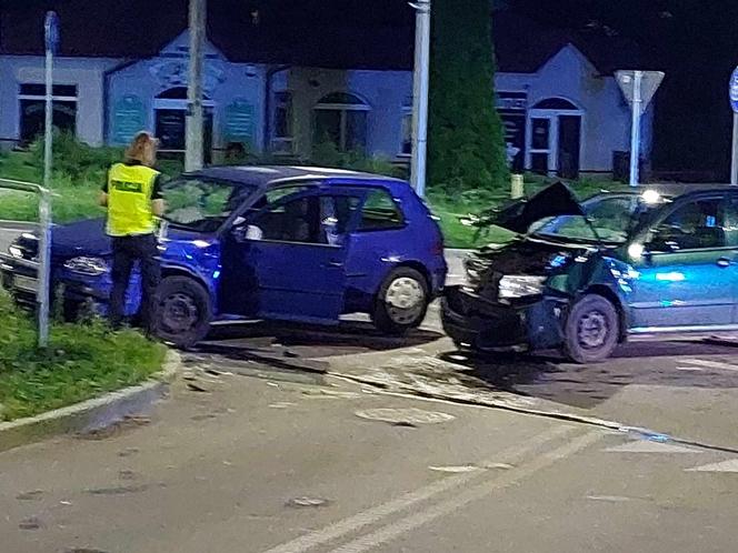 Wypadek na Konstytucji w Starachowicach. Zderzył się Volkswagen i Skoda