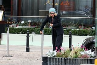 Grażyna Szapołowska przestawia pachołki