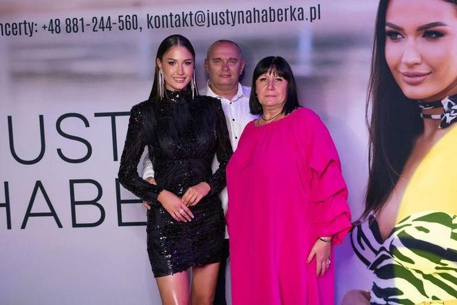 Justyna Haberka - Polska Miss 2023 śpiewa o tęsknocie. Kto oklaskiwała ją podczas premiery singla?