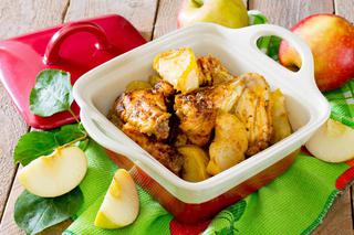 Kurczak z warzywami i słodkimi jabłkami: przepis na dietetyczne danie, które doda energii zimą