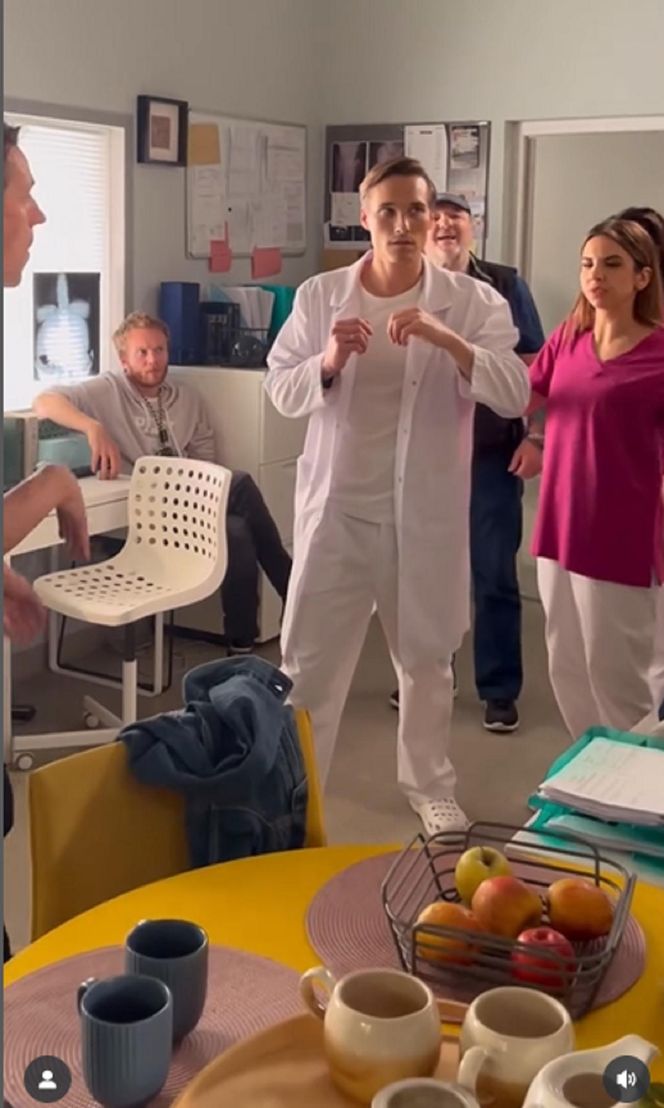 	M jak miłość nowy sezon. Olek (Maurycy Popiel), Aneta (Ilona Janyst) na planie