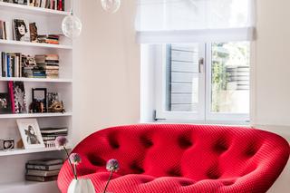 Designerska kanapa w kolorze czerwonym