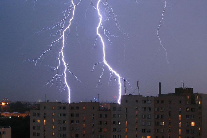 IMGW ostrzega przed burzami, gradem i silnym wiatrem! Alert na terenie niemal całego Dolnego Śląska