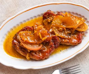 Schab po żydowsku. Raz spróbujesz i nie wrócisz do zwykłych schabowych