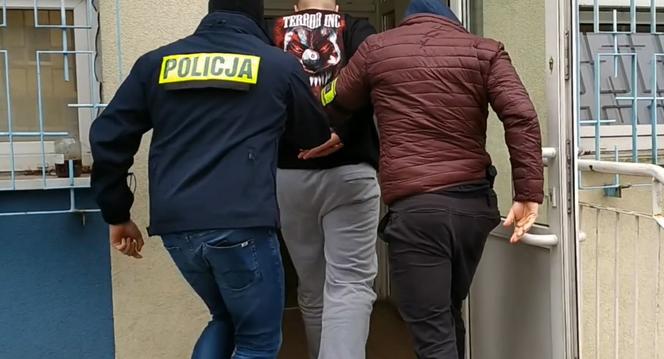 Nalot policjantów z Torunia na mieszkanie na Bydgoskim Przedmieściu