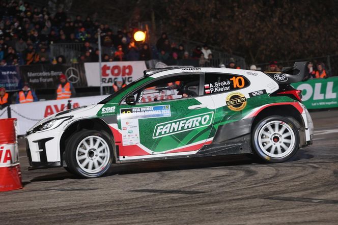 Adam Sroka i Patryk Kielar jadąca samochodem Toyota GR Yaris Rally2