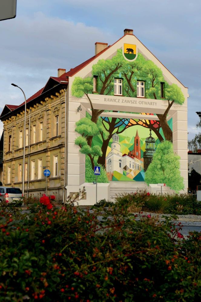 Zdobi, promuje i... oczyszcza powietrze. Nowy mural w Rawiczu