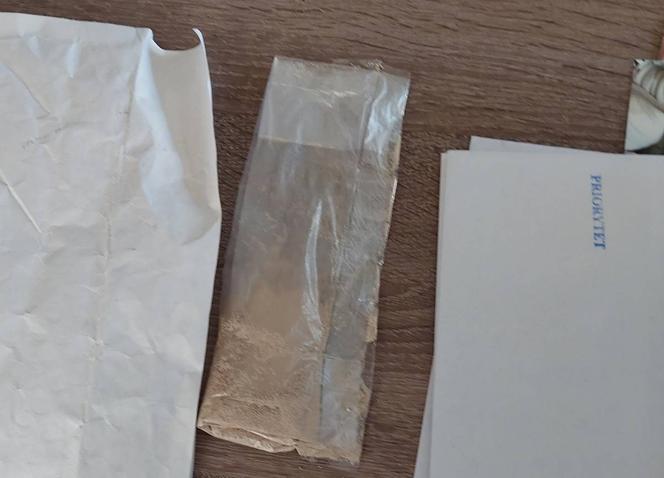 Narkotyki w kopercie ze zdjęciem dziecka! Przesyłkę wysłała żona więźnia z Czerwonego Boru