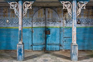 Opuszczona niebieska cerkiew na Podkarpaciu. Ktoś o nią dba? 