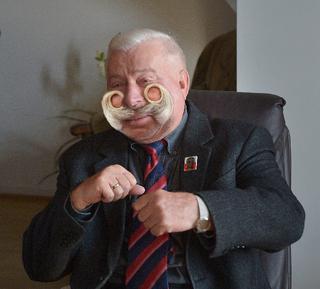 Wałęsa: wąsy z fantazją