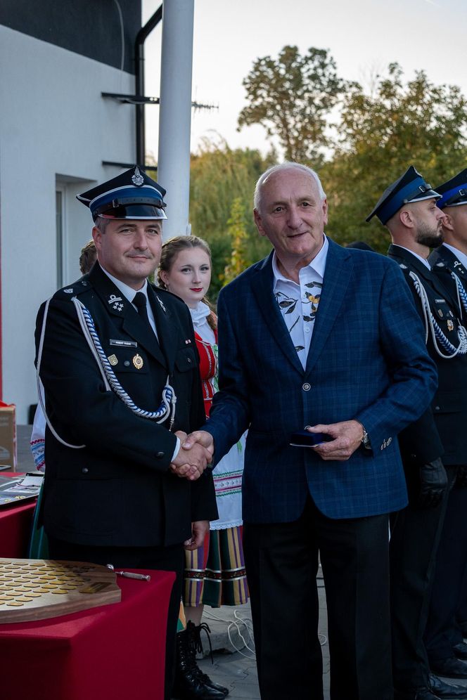 Jubileusz 100-lecia OSP Krzesk-Królowa Niwa uczczony przekazaniem jednostce nowego wozu strażackiego