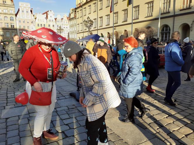 WOŚP 2024 we Wrocławiu. Cały Rynek i ludzie w serduszkach [ZDJĘCIA]