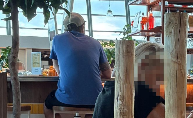 Daniel Martyniuk na lotnisku