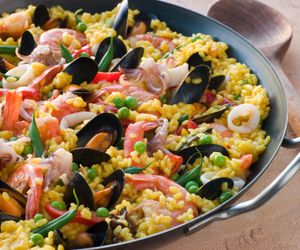 Tradycyjna paella krok po kroku: sprawdzony przepis