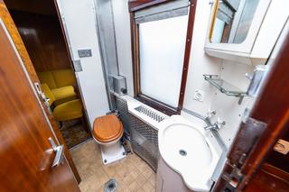 Wagon salonowy - zdjęcia. Zobacz wnętrze wagonu, którym podróżowali najważniejsi politycy z PRL-u