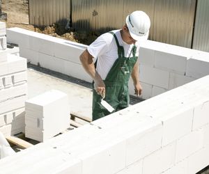 Ulewny deszcz na budowie - jest się czego bać?