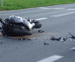 Tragiczny wypadek na warszawskich Włochach. Pomimo reanimacji motocyklista zginął na miejscu