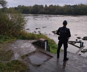 Małopolscy policjanci walczą z powodzią. W tych powiatach sytuacja wygląda najgorzej