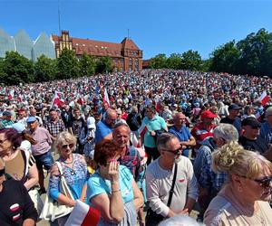 Manifestacja 4 czerwca na placu Solidarności w Szczecinie