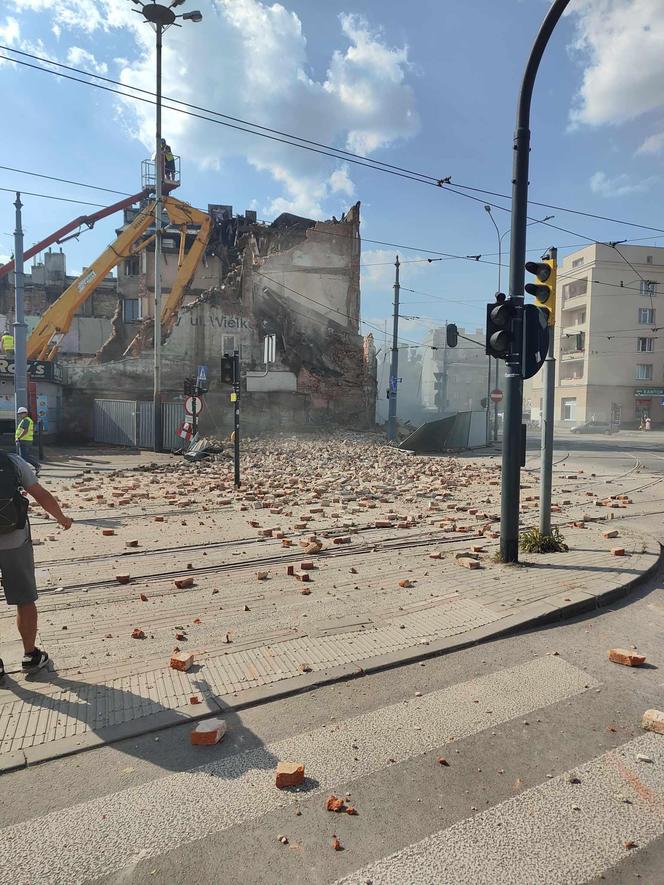 Katastrofa budowlana na Limanowskiego. Rozbierany budynek zawalił się na ulicę