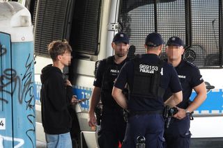 Wypadek na Bulwarach Wiślanych. 15 latka spadła z mostu.