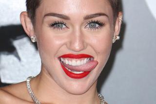 Różki Miley Cyrus czy złote zęby Katy Perry? Co gorsze?