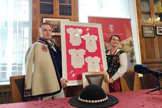 Czworaczki urodzone w Krakowie. Anielka i Klementynka wyszły ze szpitala. W domu poczekają na dwie siostrzyczki