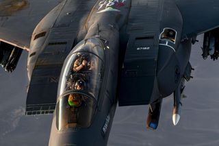 Amerykańskie F-15E powracające z patrolu