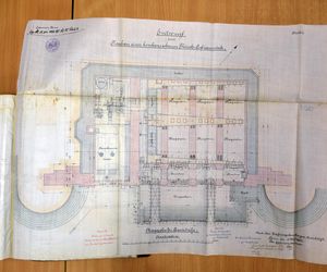 Pod ulicą w centrum Torunia odkryto... dawną wytwórnię lodu! Niezwykłe znalezisko sprzed 130 lat