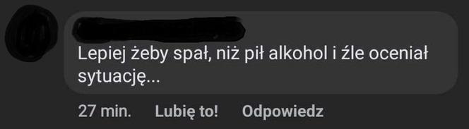 Ktoś udostępnił zdjęcie śpiącego lekarza. Internauci są wściekli. "Trochę empatii"