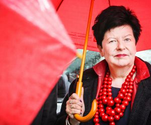  Joanna Senyszyn w czerwonych koralach  