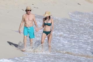 Stary żuk i morze! Paul McCartney i jego żona w świetnej formie. Razem mają 129 LAT! 