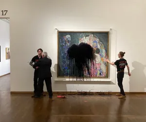 Słynny obraz Klimta zniszczony przez aktywistów! Został oblany czarną mazią. Zobacz wideo i zdjęcia