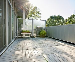 Co na balkon zamiast płytek? Modne i trwałe alternatywy na 2025 rok