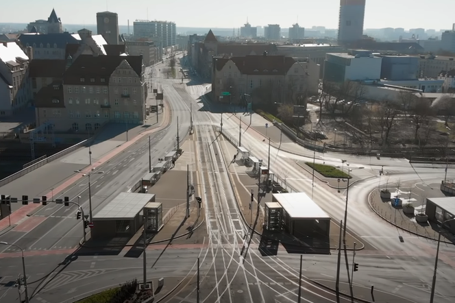 Opustoszały Poznań z lotu ptaka! TAKIEGO miasta nie widzieliście dawno… [WIDEO]