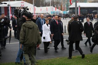 Kaczyńska z rodziną i Nawrockimi uczciła pamięć ojca