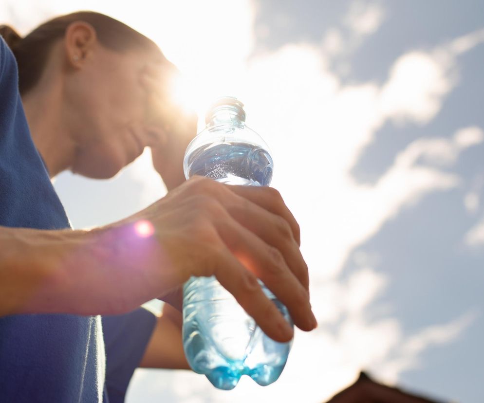 Jak się skutecznie nawodnić w czasie upałów? 